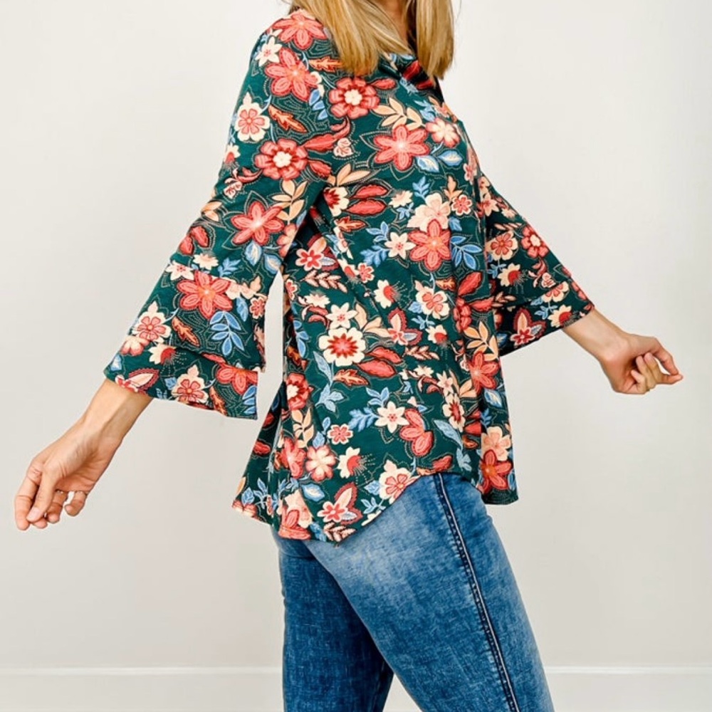 NEW! Dear Scarlett 3/4 length Bell Sleeve Top L Hunter Green Floral Print
